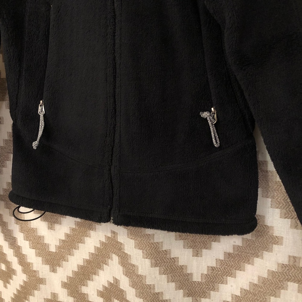 Patagonia Women’s Black Fleece R4 Regulator Jacket - Picture 3 of 8